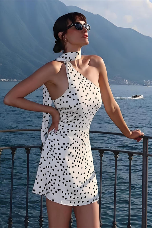 Gepunktetes, figurbetontes Neckholder-Minikleid