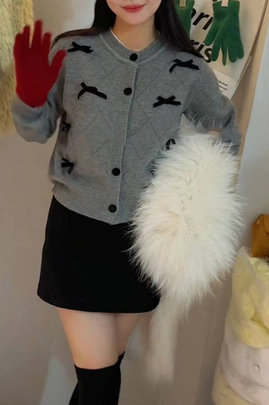 Strickjacke mit Rundhalsausschnitt und Schleifendetail