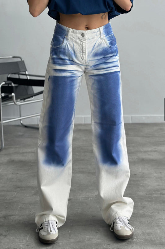 Gerade Jeans mit hohem Bund und gefärbtem Print