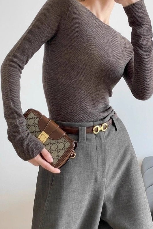 Feines Wollstrickoberteil mit Wellenmuster