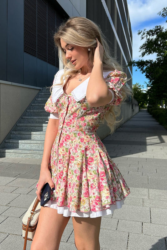 Minikleid mit Peter-Pan-Kragen, Blumenmuster, Puffärmeln und Knöpfen