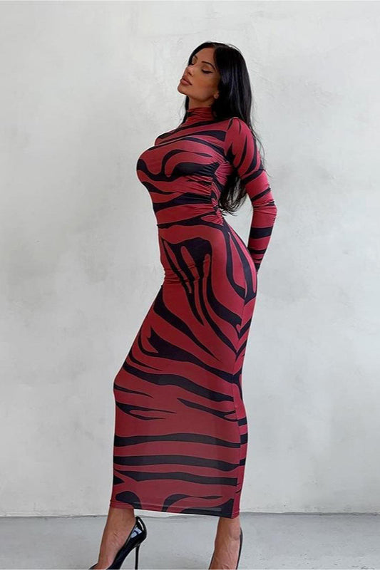 Figurbetontes Maxikleid mit Stehkragen und Animalprint