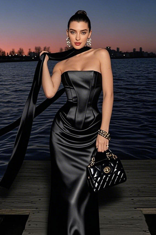 Schlankmachendes Partykleid mit quadratischem Ausschnitt und taillierter Taille