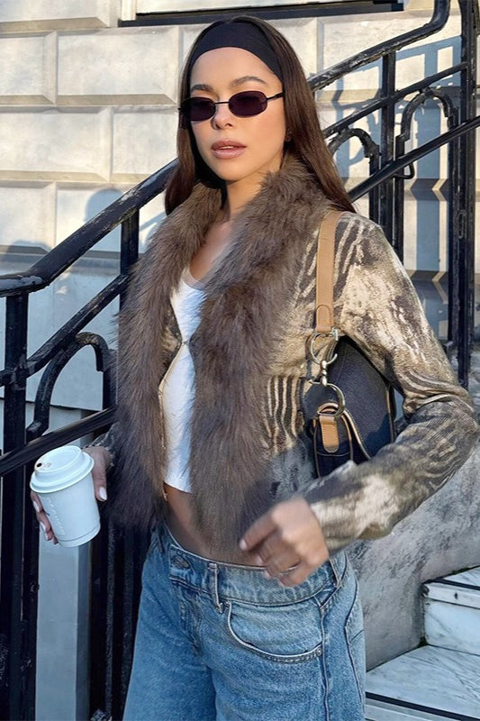 Retro-Trendiger, flauschiger Strickcardigan mit Einsätzen im Y2K-Stil