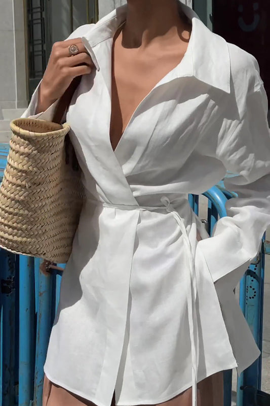 Weiße, langärmlige Leinenbluse mit Bindeband vorne