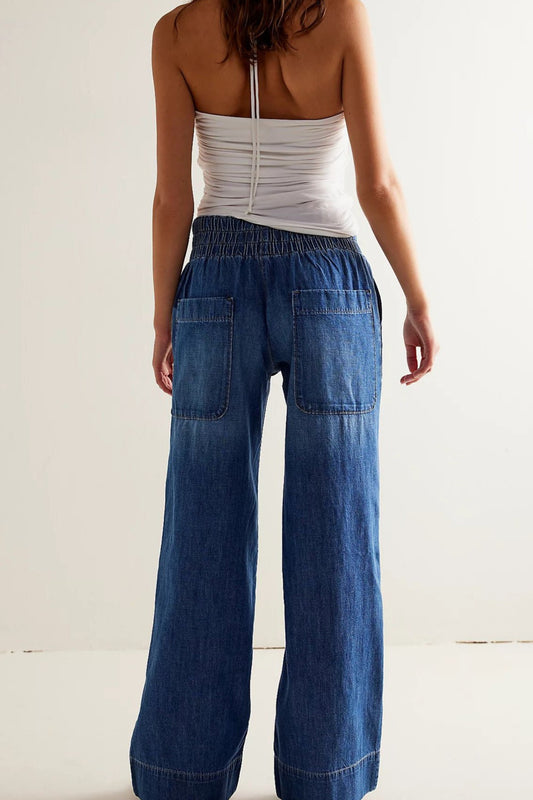 Elastischer Bund, mittelhoher Bund, geraffte, lockere Jeans mit weitem Bein