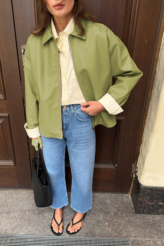 Locker geschnittene grüne Pilotenjacke aus Leder