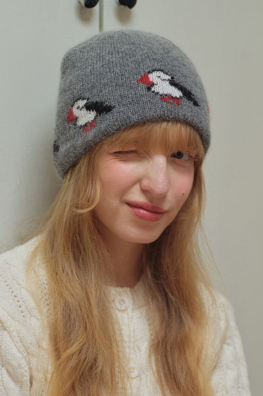 Strickmütze mit Kaninchenfellmischung, Vogelmuster und Farbblock-Design
