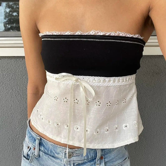 Crop Top mit Patchwork-Spitze und Hohlsaum