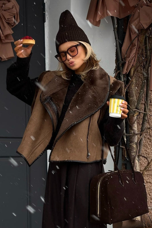 Brauner, locker sitzender Mantel aus Kunstpelz