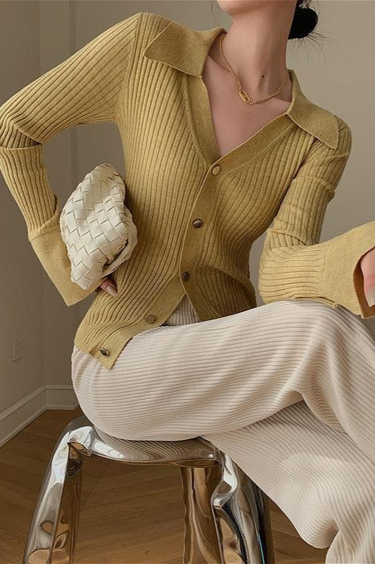 Blauer, schmal geschnittener, stylischer Strickcardigan mit V-Ausschnitt