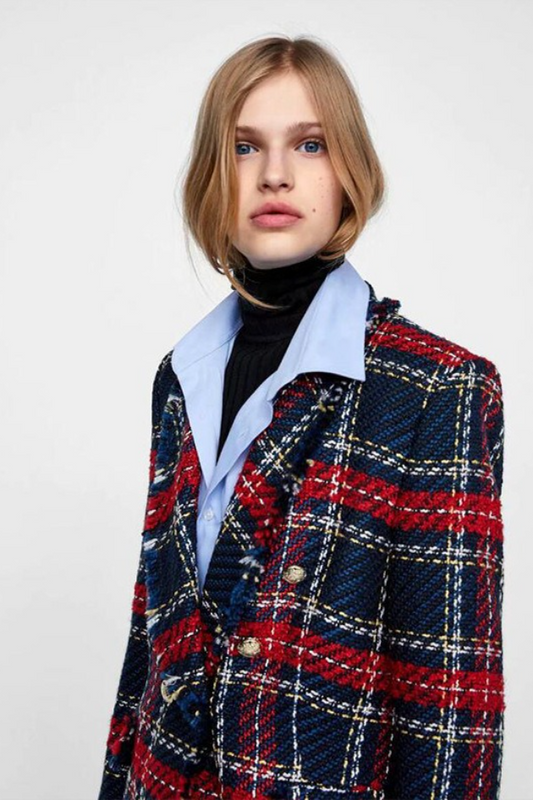 Eleganter Blazer aus kariertem Tweed mit mehreren Knöpfen