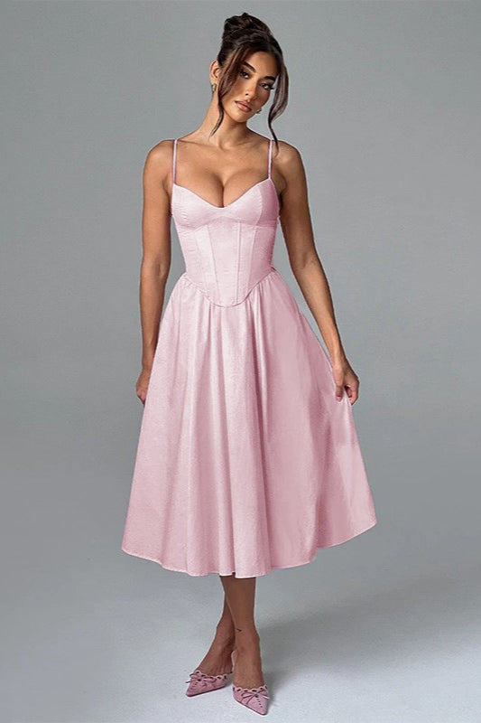 Ärmelloses, figurbetontes Maxikleid mit V-Ausschnitt und Gürtel