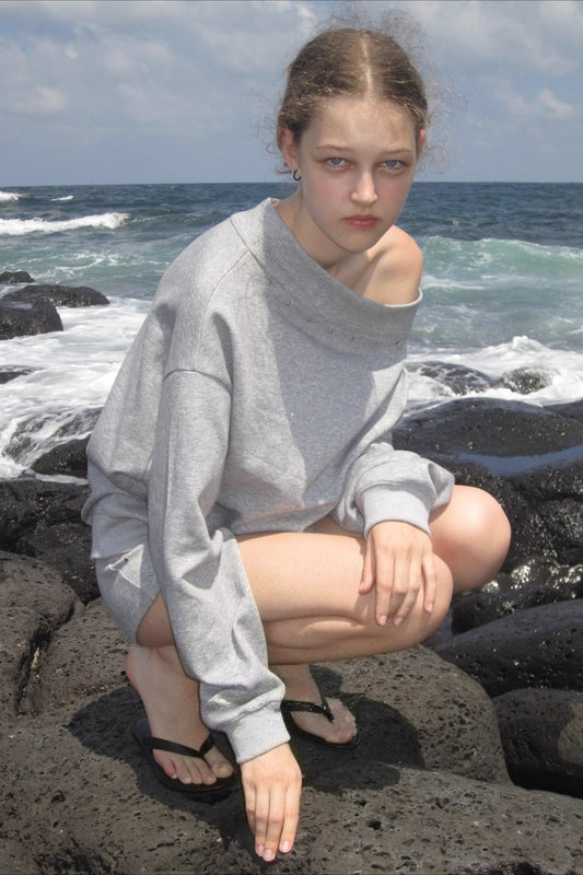 Schulterfreies Langarm-Sweatshirt mit Nieten