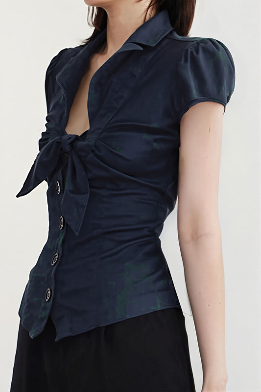 Preppy-Bluse mit Fliege und Knopfleiste