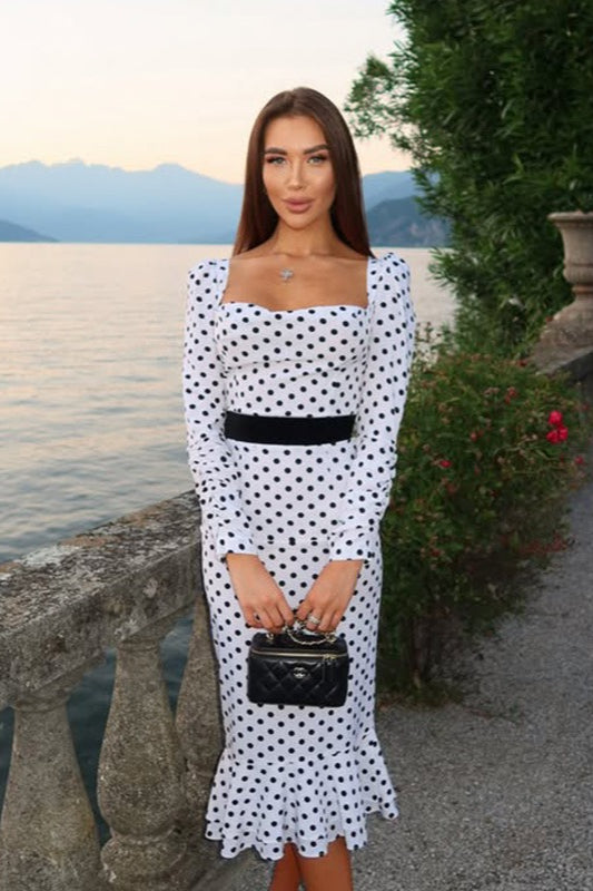 Elegantes Maxikleid mit gepunktetem Meerjungfrauensaum