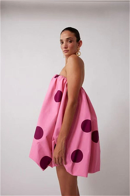 Sexy, trägerloses, figurbetontes Minikleid mit Punkten