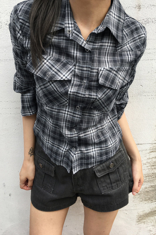 Camouflage-Kurzarmbluse mit taillierter Taille und langen Ärmeln