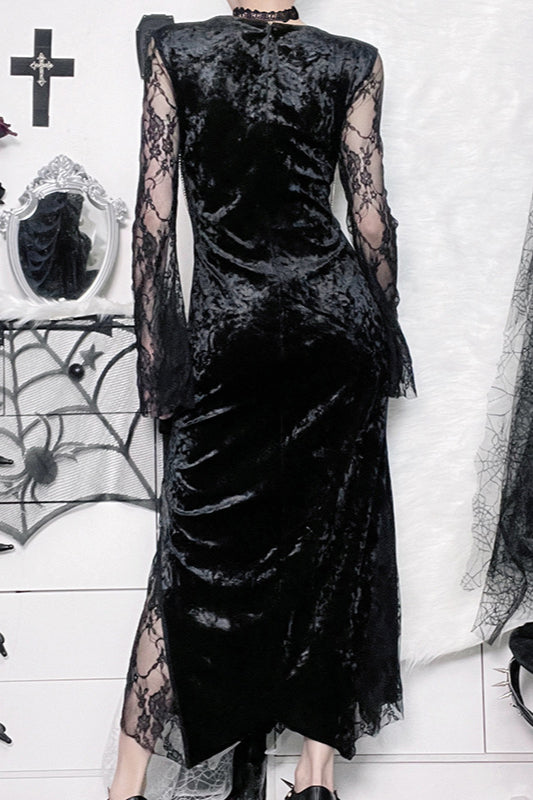 Gothic-Kleid mit Spitzenärmeln und Schlitz