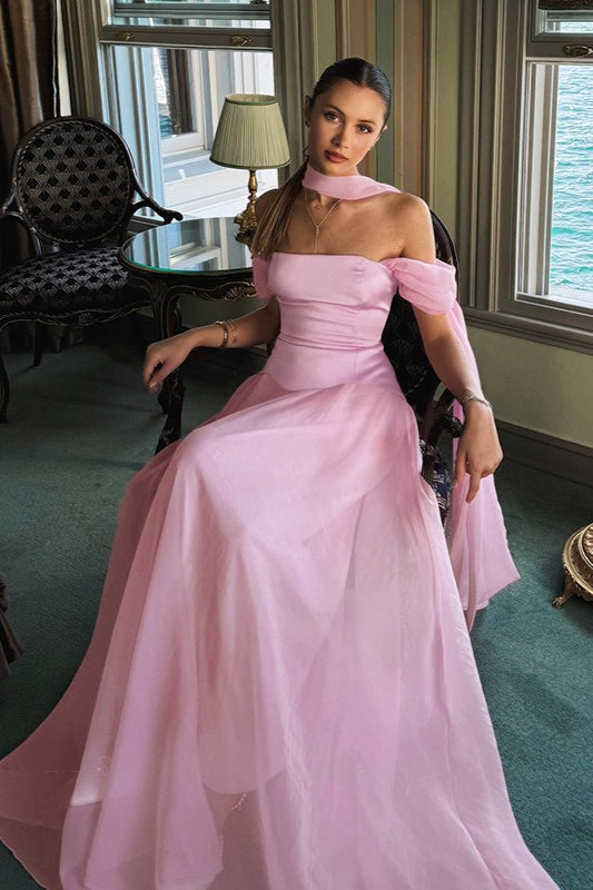 Elegantes schulterfreies Ballkleid aus Satin-Mesh