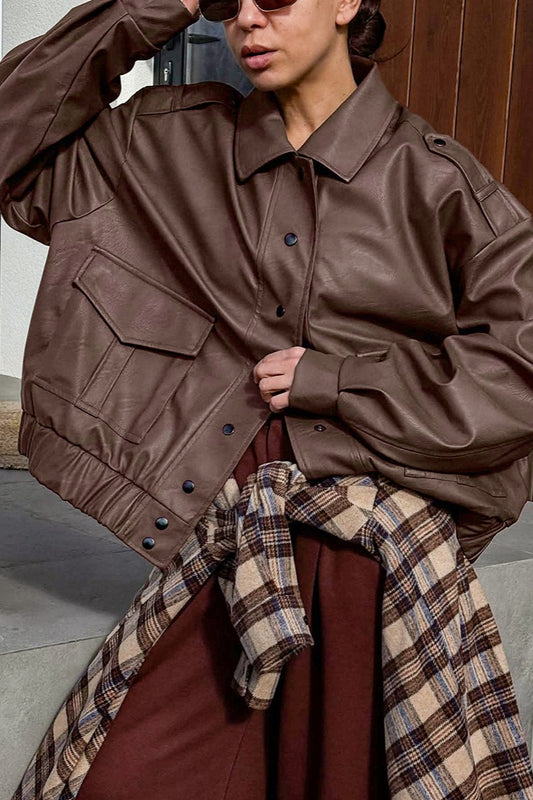 Übergroße langärmlige Lederjacke