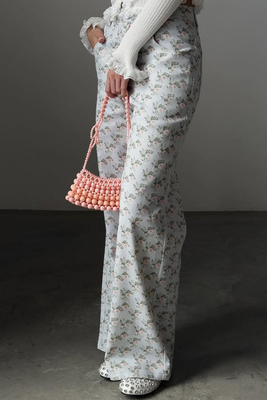 Hellblaue Jeans mit Blumenmuster, hoher Bund und weitem Bein