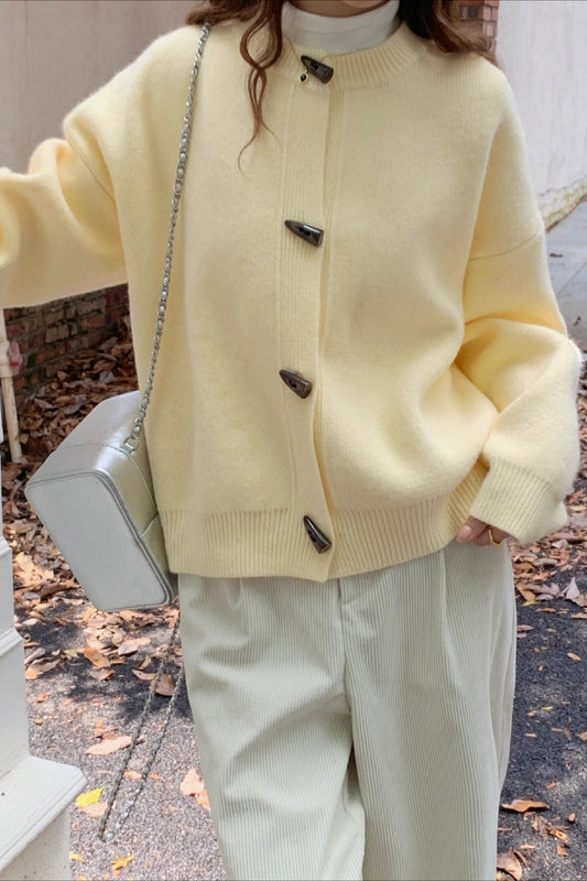 Retro-Strickjacke mit Knebelknöpfen, locker geschnitten, kurz, locker.