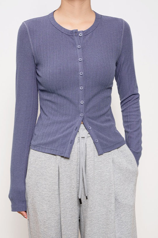 Leichter, langärmeliger, gerippter, schmal geschnittener Cardigan mit einreihiger Knopfleiste