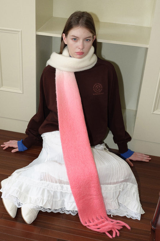 Schal aus 40 % Wollmischung mit kontrastfarbenem Batik-Farbverlauf