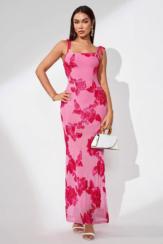 Elegantes Kleid mit 3D-Blumenstickerei und Netzstoff