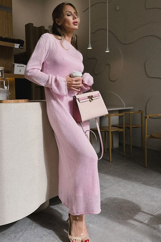 Ausgehöhltes, figurbetontes Maxikleid aus Strick in Rosa