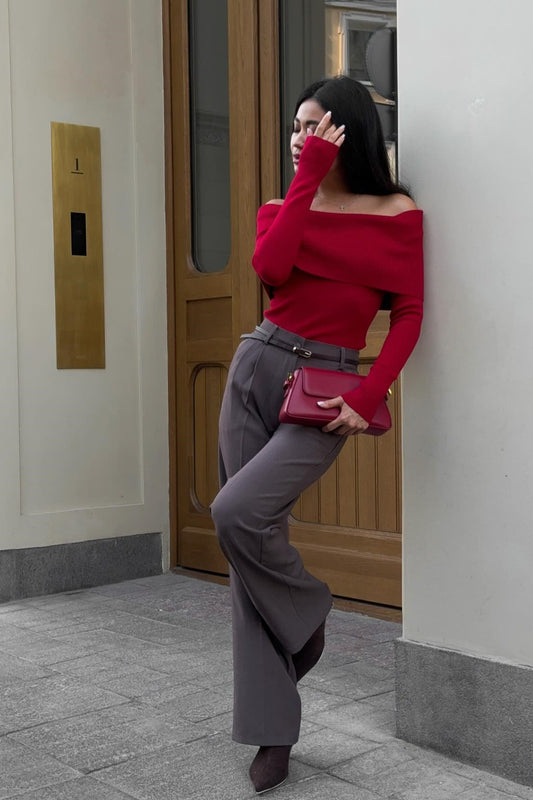 Sexy, eng anliegendes, einfarbiges Langarmshirt mit schulterfreiem Ausschnitt