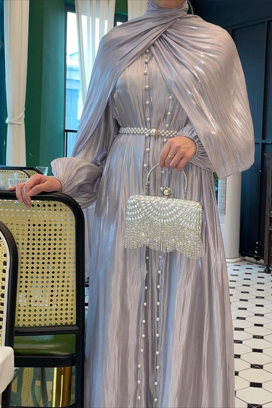 Dreiteiliges Ballkleid aus schimmerndem Tüll: Innenrock, Außenrock, Kopftuch