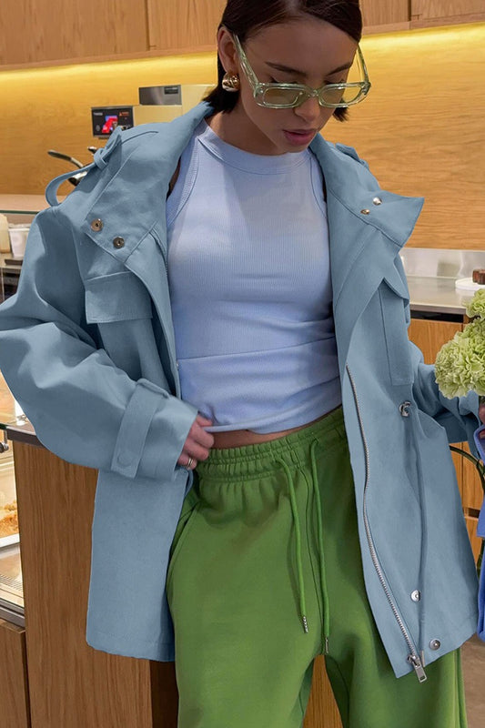 Baumwolljacke mit hohem Kragen und taillierter Taille