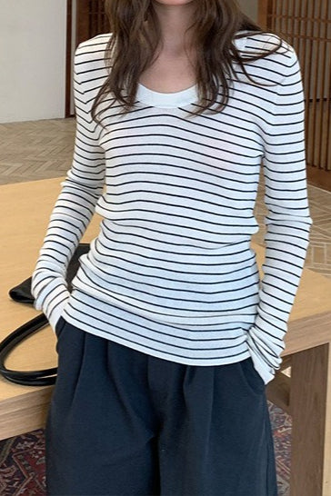 Gestreiftes Stricktop aus Wolle mit Rundhalsausschnitt