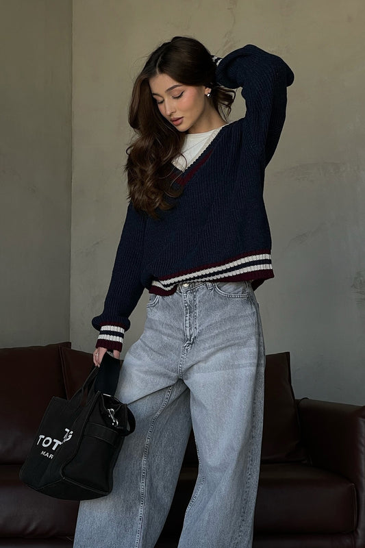 Gestreifter, kontrastfarbener, lockerer Langarmpullover mit V-Ausschnitt