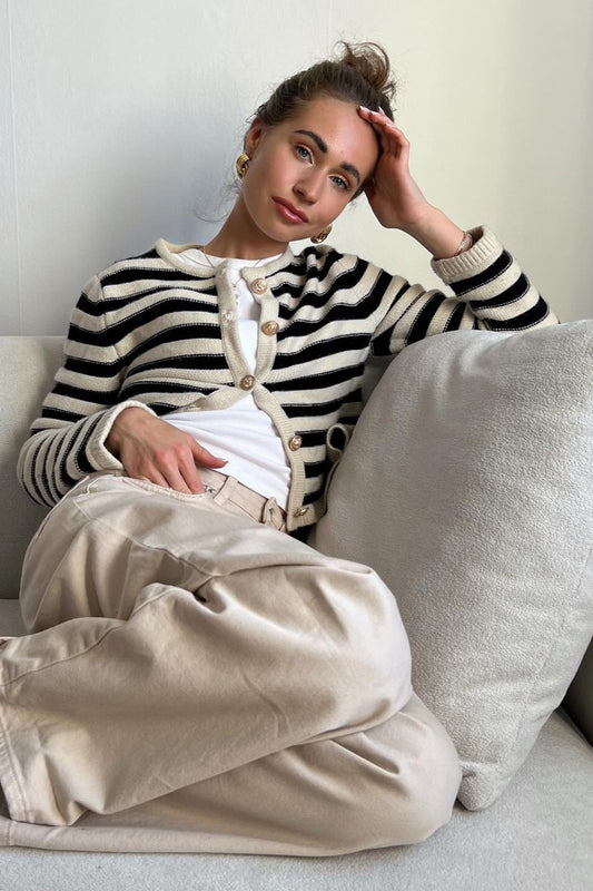 Leichte, gestreifte Strickjacke