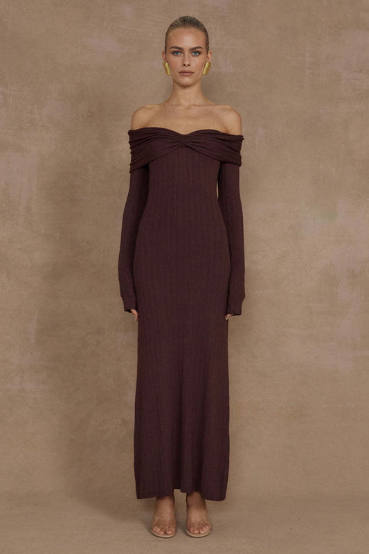 Elegantes schulterfreies Strickkleid