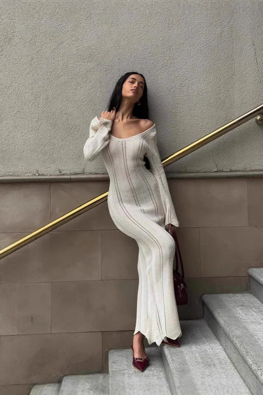 Strickkleid mit V-Ausschnitt, ausgestellten Ärmeln und ausgehöhltem Maxikleid mit Hüftwickel