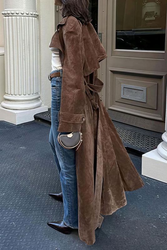 Zweireihiger, eleganter, langer Mantel mit Bindegürtel