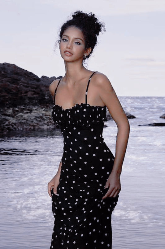 Rückenfreies, figurbetontes Maxikleid mit gepunktetem Camisole