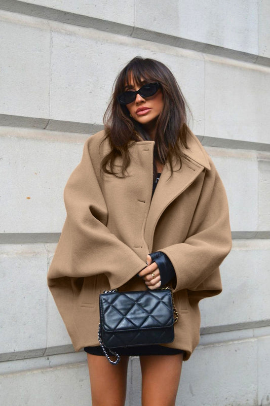 Mantel aus einfarbiger Wolle mit Reverskragen und Glockenärmeln