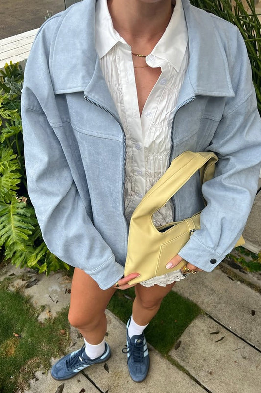 Lässige blaue Wildlederjacke