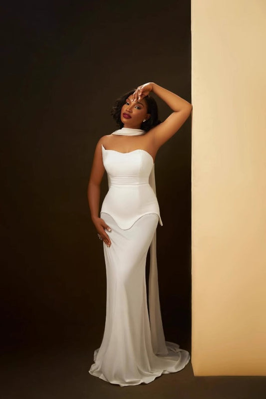 Schlichtes, schickes, langes, trägerloses, figurbetontes Ballkleid