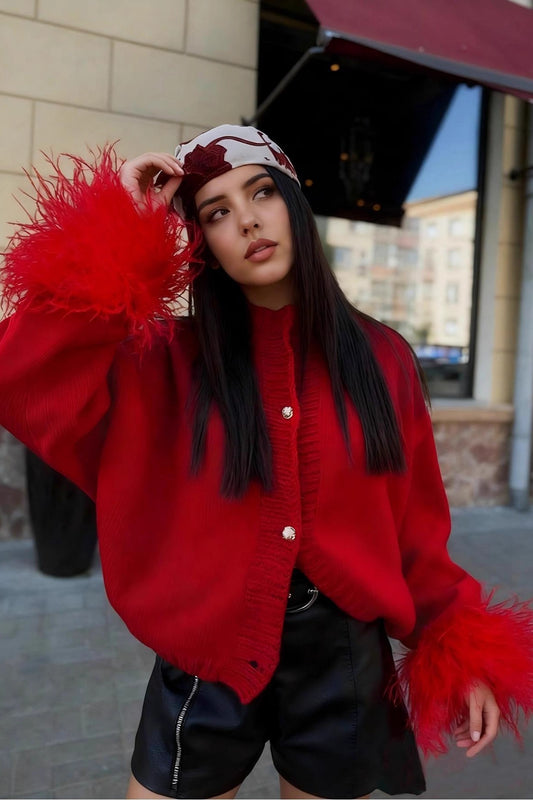 Strickjacke mit Fellbündchen und Metallknöpfen