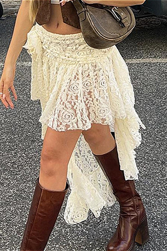 Asymmetrischer Minirock aus rosa Spitze