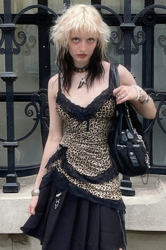 Trendige asymmetrische Spitzenbluse mit Leopardenmuster