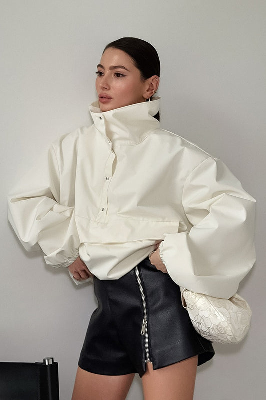 Minimalistisches, einfarbiges Sweatshirt mit Schildkrötenmuster und lockerer Knopfleiste