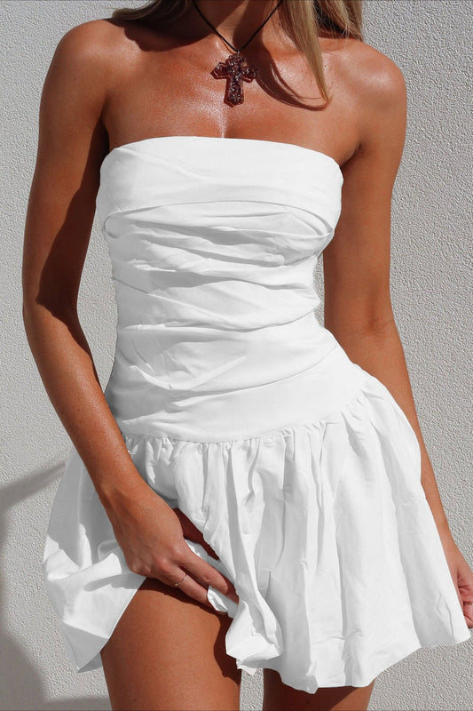 Trägerloses, figurbetontes Mini-Partykleid