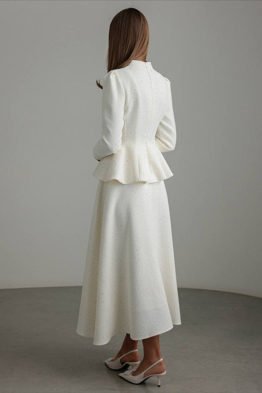 Zweiteiliges Set aus Tweed-Kleid mit Strasssteinen und schmaler Taille